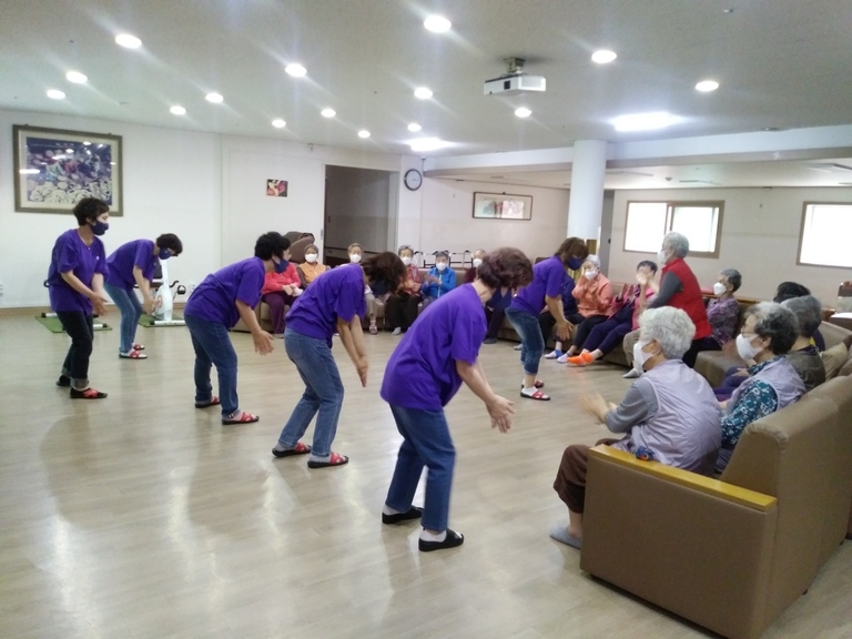 하랑봉사단 봉사활동(웃음치료)