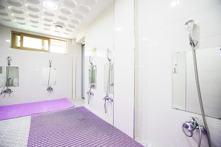 목욕탕 및 탈의실