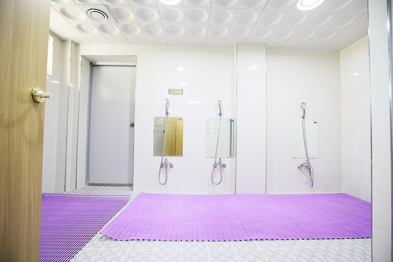 목욕탕 및 탈의실